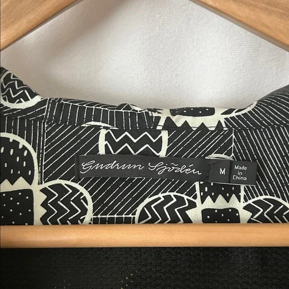 Gudrun Sjoden Abstract Black and White Hooded Trench Coat Jacket **Size M** 🌺🌺 - Picture 5 of 5